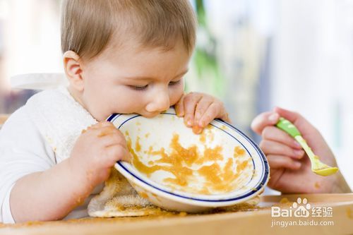 宝贝辅食添加的时机与注意事项，几个月开始添加辅食最合适？